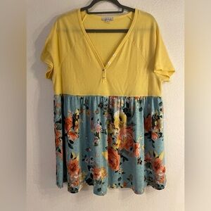 White Birch Yellow Peplum Blouse with Short Sleeves and Floral Pattern size XL